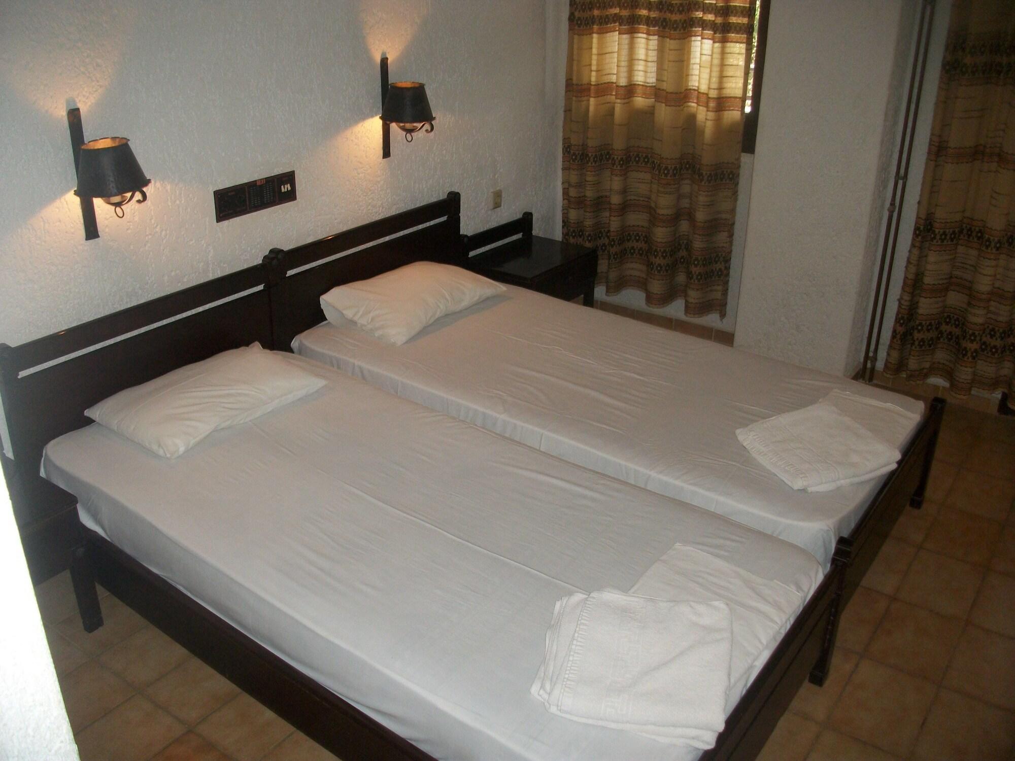 Efi Hotel ماليا المظهر الخارجي الصورة