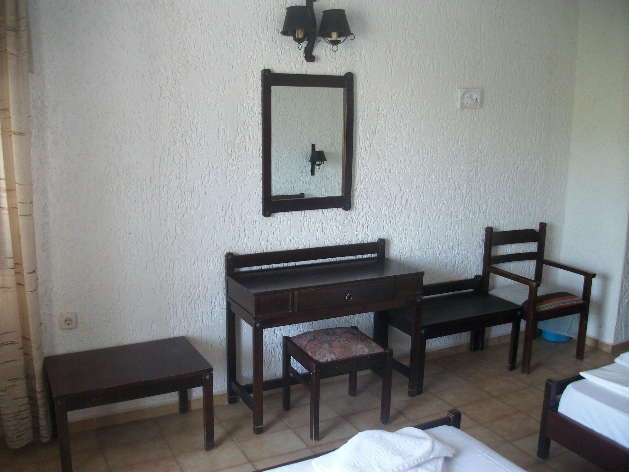 Efi Hotel ماليا المظهر الخارجي الصورة